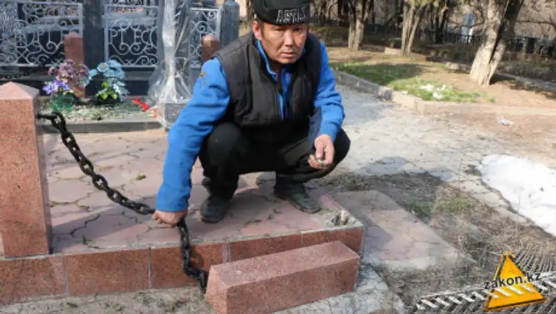 Вор-вандал задержан на Центральном кладбище Алматы
