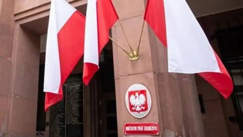 В Польше усиливают карантинные меры