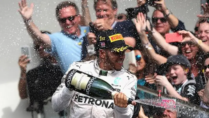 Гонщик Хэмилтон побеждает в Гран-при США и возвращает интригу