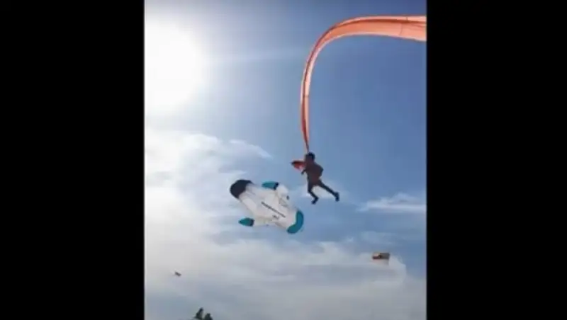 Воздушный змей унес трехлетнего ребенка в небо