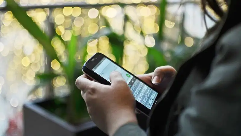 Почему в Казахстане не дешевеет интернет и сотовая связь, рассказали в АЗРК