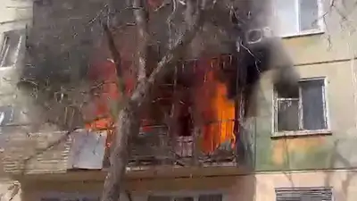В Усть-Каменогорске огонь повредил пять балконов, фото - Новости Zakon.kz от 26.04.2023 13:52