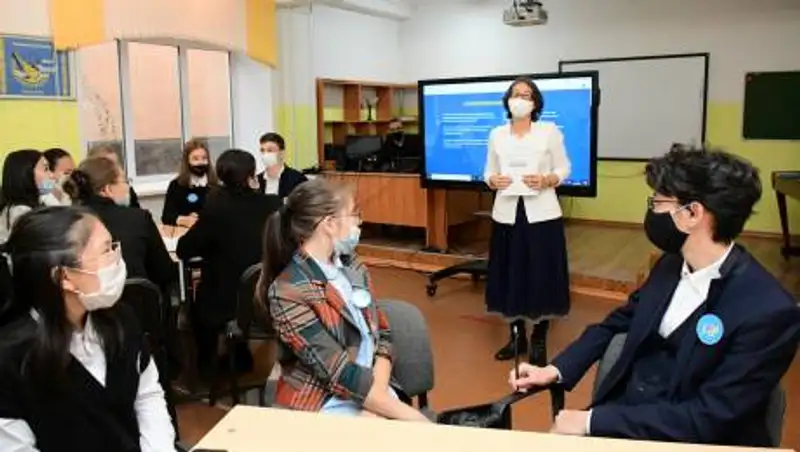 В школах Акмолинской области прошли открытые уроки, посвященные достижениям Независимости