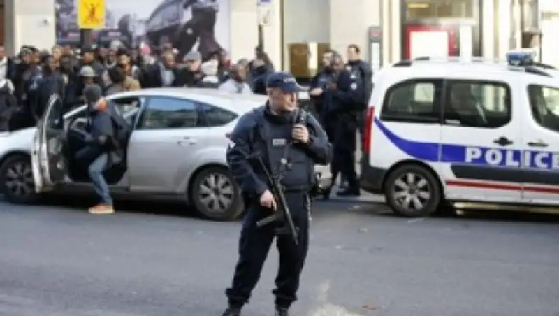 СМИ: убивший под Парижем полицейского мужчина заявлял о верности ИГИЛ