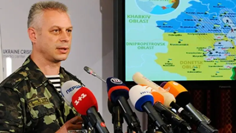 Киев отказался отводить тяжелое вооружение от линии соприкосновения