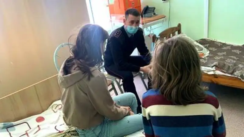 В Акмолинской области участковый вытащил из петли 14-летнюю девочку