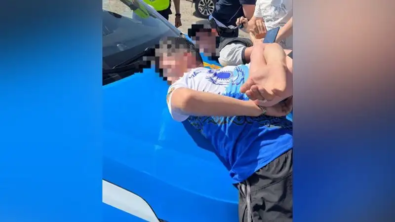 Двое мужчин в Караганде ограбили отделение микрозайма