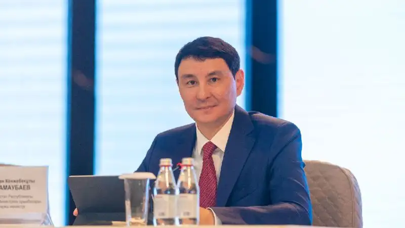 Министр финансов Ерулан Жамаубаев встретился с населением ВКО