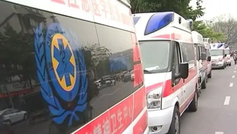 Грузовик врезался в похоронную процессию в КНР