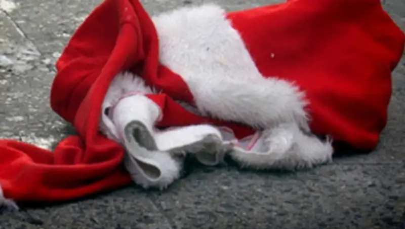 В Шымкенте побили и раздели Дедушек Морозов