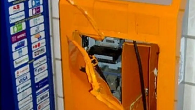 В Алматы грабители вскрывали банкоматы за 3 секунды