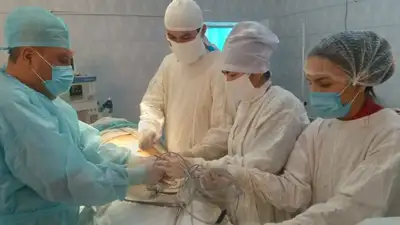 Мужчину с ножевым ранением в сердце спасли в Жанатасе, фото - Новости Zakon.kz от 18.08.2023 10:40