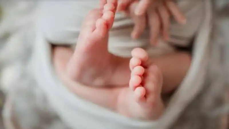 Мать, выбросившая младенца в мусорный бак, задержана в Шымкенте