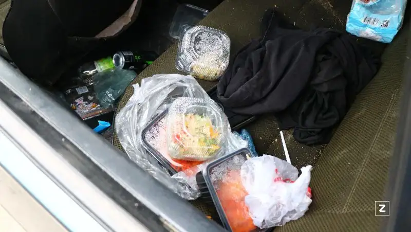 еда в машине , фото - Новости Zakon.kz от 13.01.2022 15:49
