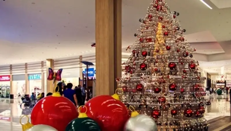 Необычные идеи для рождественской елки: Lego, пластиковые стаканчики и рожок мороженого