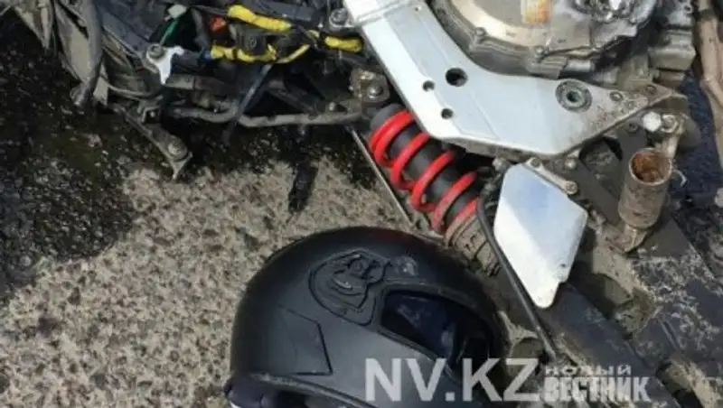 В Караганде после столкновения с машиной мотоцикл рассыпался на части