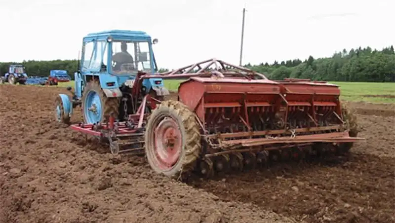 Атырауский НПЗ окрасил солярку для крестьян в красный цвет