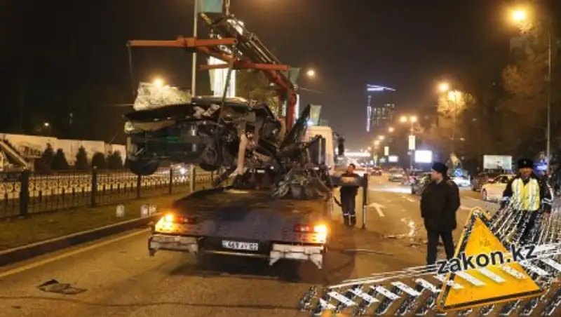 В Алматы очередной "шашечник" попал в ДТП