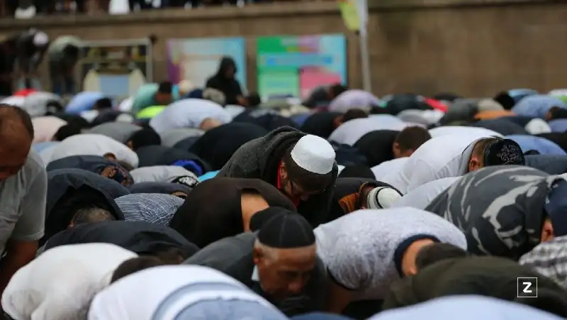 О религиозных мероприятиях за пределами мечетей и церквей нужно будет уведомлять