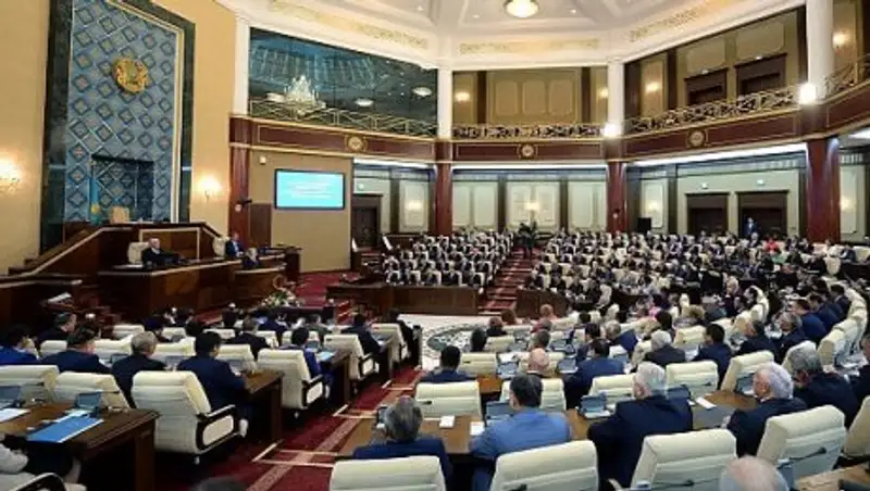 Новые сенаторы Казахстана принесли присягу