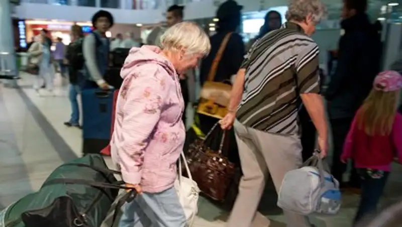 Застрявших в Шардже туристов рассаживают на все свободные места в самолетах