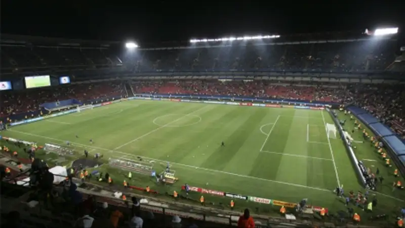 В ЮАР во время футбольного матча полицейский застрелил болельщика