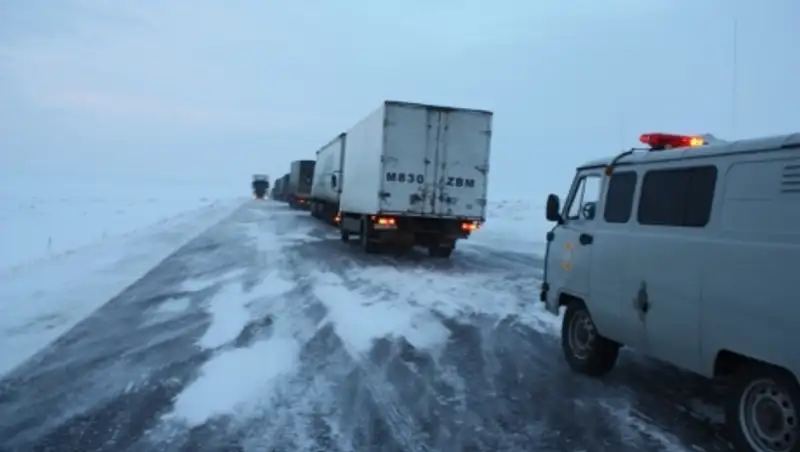В Карагандинской области за минувшие сутки из снежных заносов спасено более 20 человек