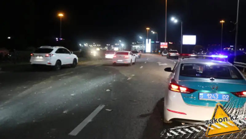 Водитель едва не погибла из-за разделителя в Алматы