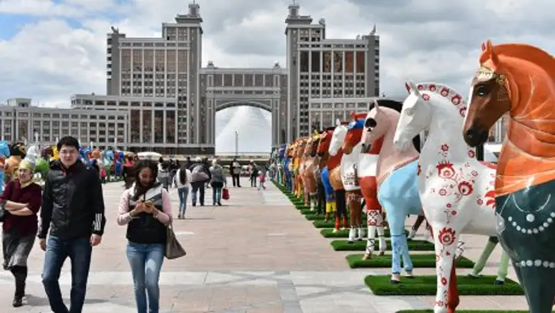 Количество казахстанцев достигло уже 18,27 миллиона