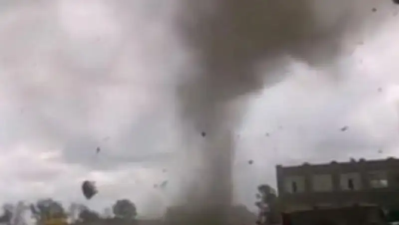 12 человек пострадали от смерча в Костанайской области