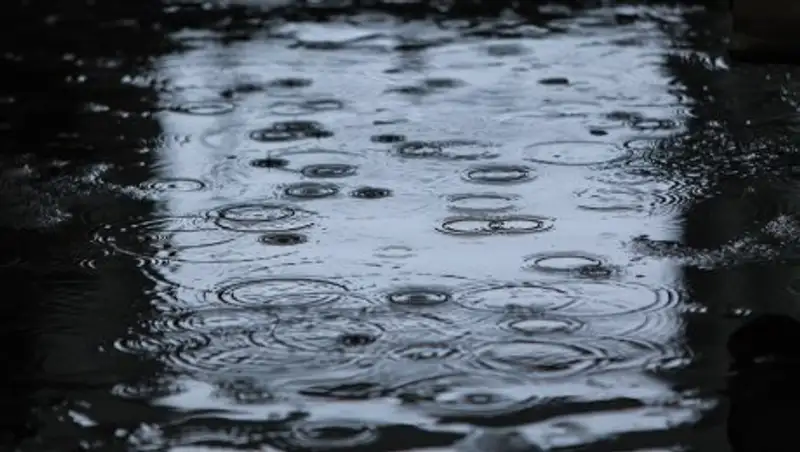 В Темиртау на смену черному снегу пришел черный дождь