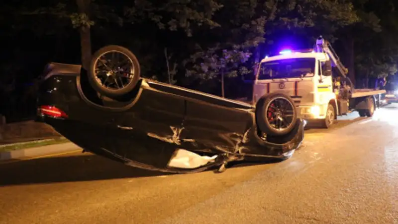 ДТП в Алматы: Mercedes GLE перевернулся при обгоне по встречке