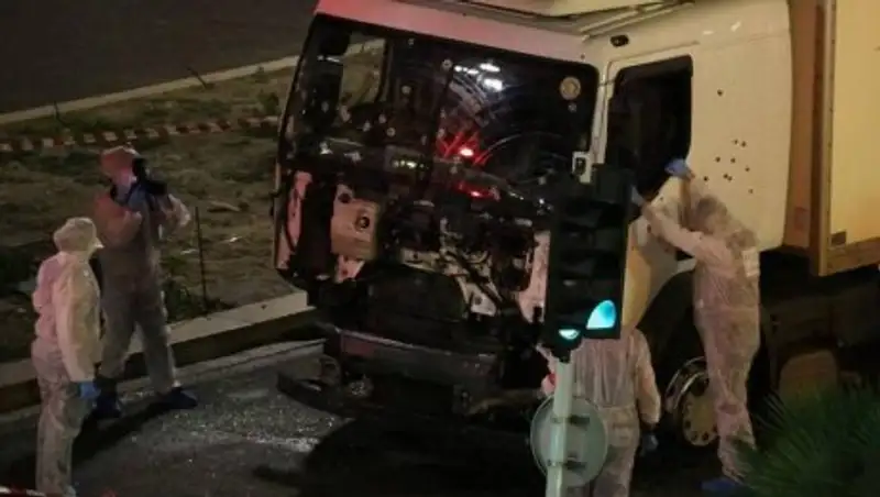 Французские СМИ опубликовали фото преступника, устроившего теракт в Ницце