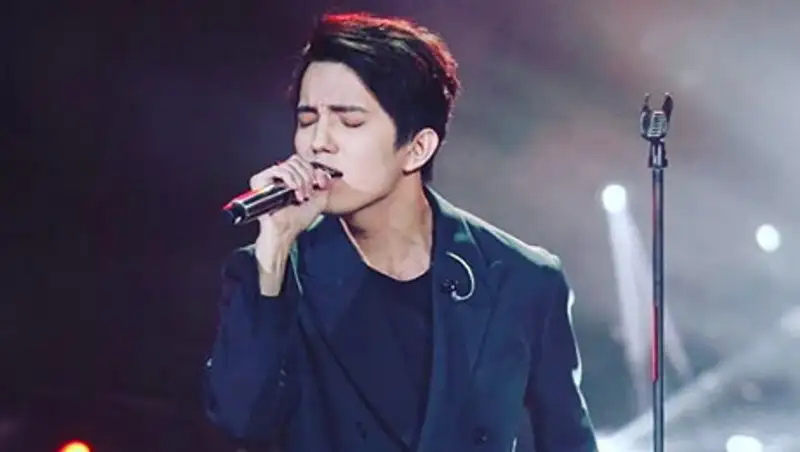 Димаш устроил феерию на концерте Крутого