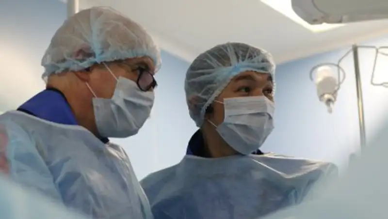 Операции по сохранению сустава будут проводить в Казахстане