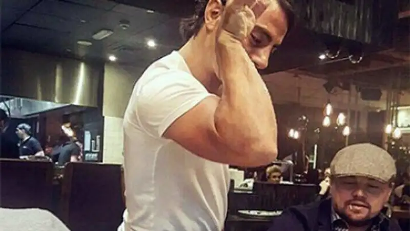 Ди Каприо ради стейка встретился со ставшим мемом поваром-турком