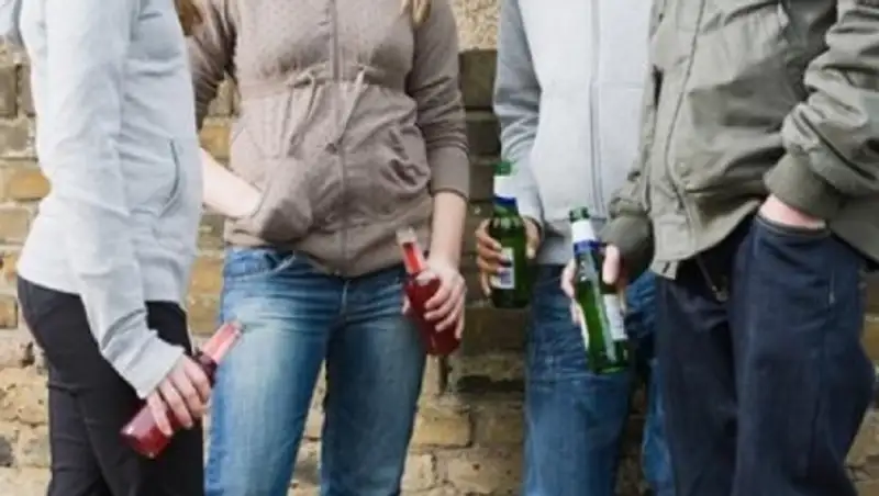 Более 7 тыс любителей выпить в поездах и самолетах оштрафованы полицией