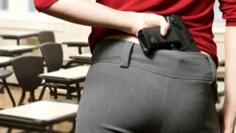 Во Флориде учителям разрешили носить оружие