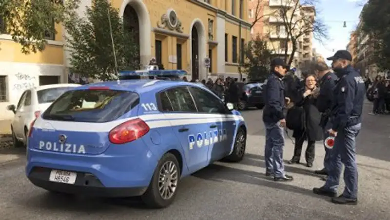 В Италии женщина напала с ножом на прохожих