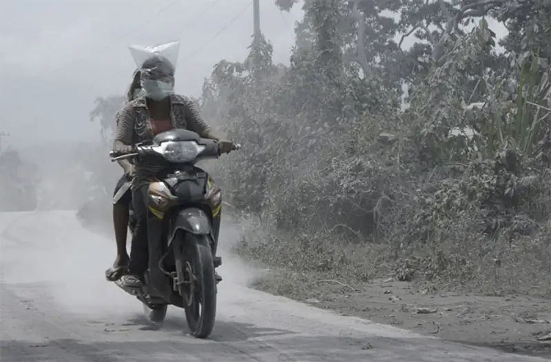 Вулканическая зима на Суматре - последствие извержения вулкана Синабунг Вулканическая зима на Суматре - последствие извержения вулкана Синабунг, фото - Новости Zakon.kz от 26.11.2013 18:18