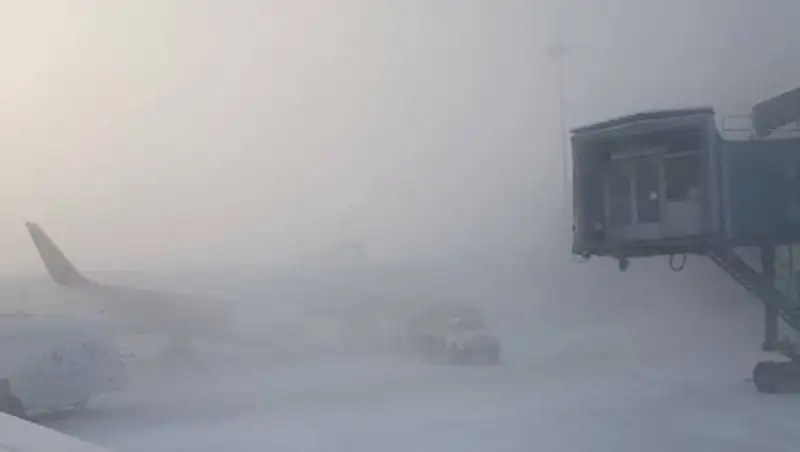 В Алматы самолеты с экипажем на борту ждут вылета