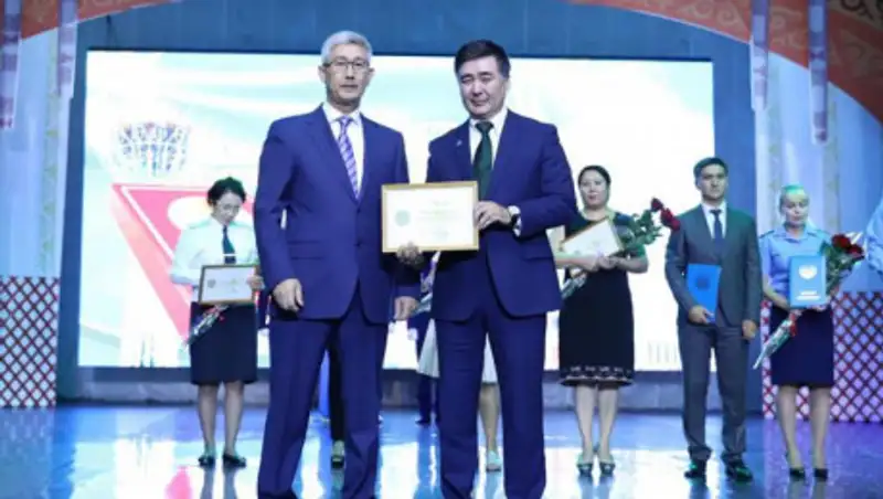 В Мангистау состоялся праздник ко Дню Конституции