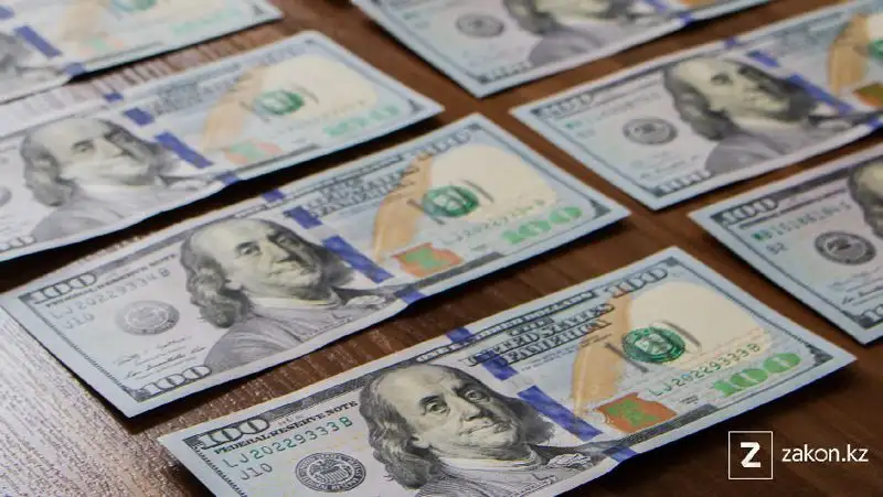 Операции по купле-продаже долларов запретили в Афганистане