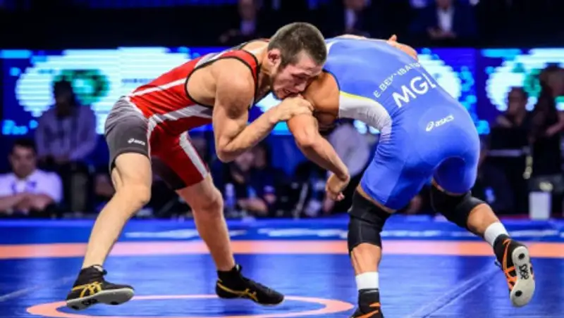 Казахстанец взял "золото" международного турнира по вольной борьбе в Польше
