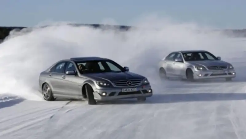 Как избежать ДТП зимой: управление автомобилем в заносе