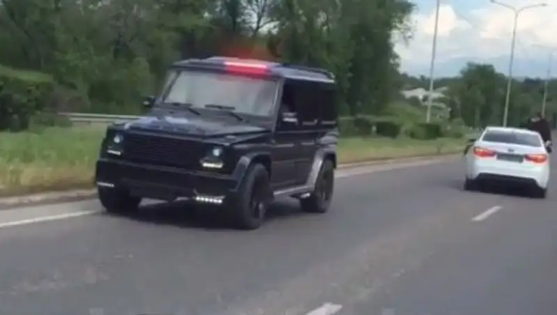 Свадебные кортежи не перестают удивлять казахстанцев