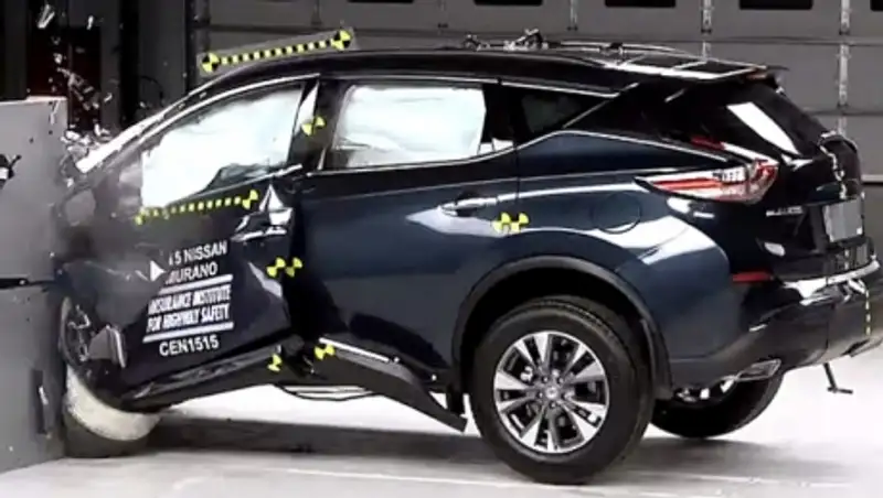 В IIHS провели новую серию краш-тестов