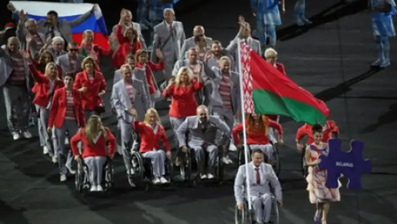 Белорусы пронесли российский флаг на церемонии открытия Паралимпиады
