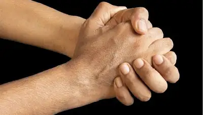 руки, пальцы, онемение, неврологи, фото - Новости Zakon.kz от 07.03.2022 10:09