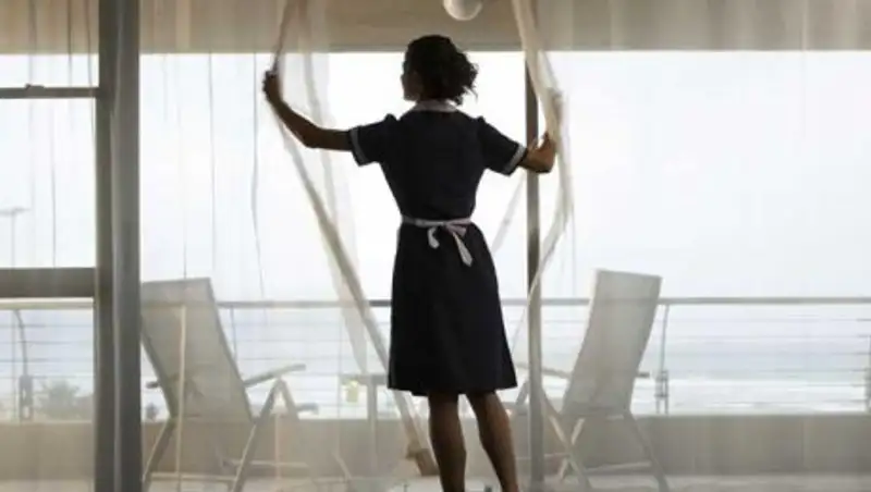 В ОАЭ горничные обокрали состоятельную казахстанку